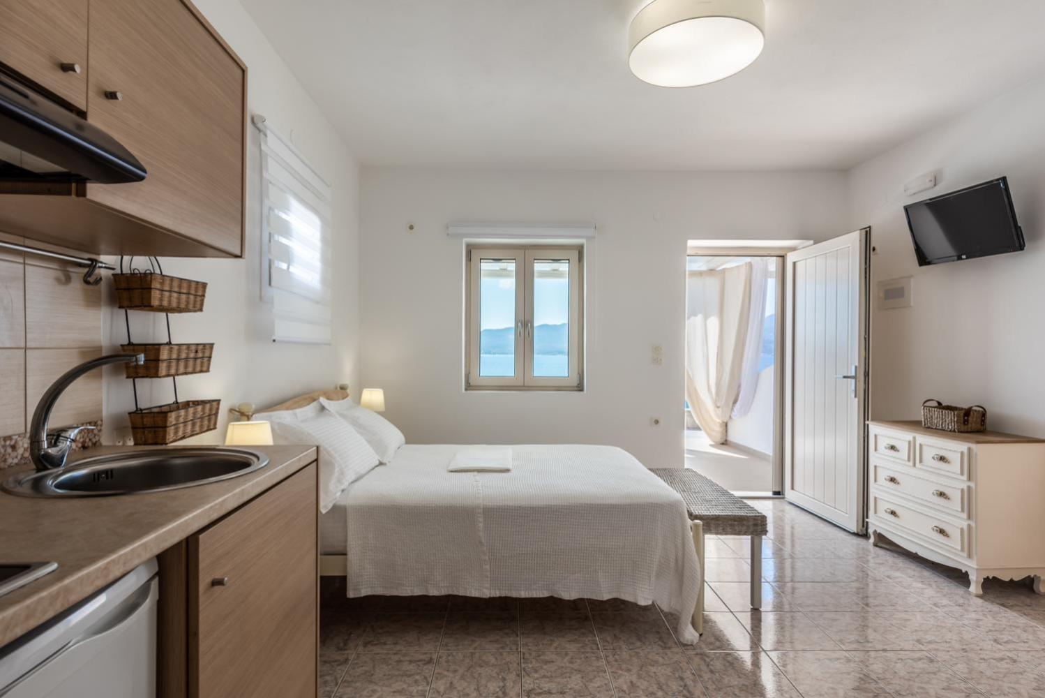Anemi Suites Адамас Номер фото