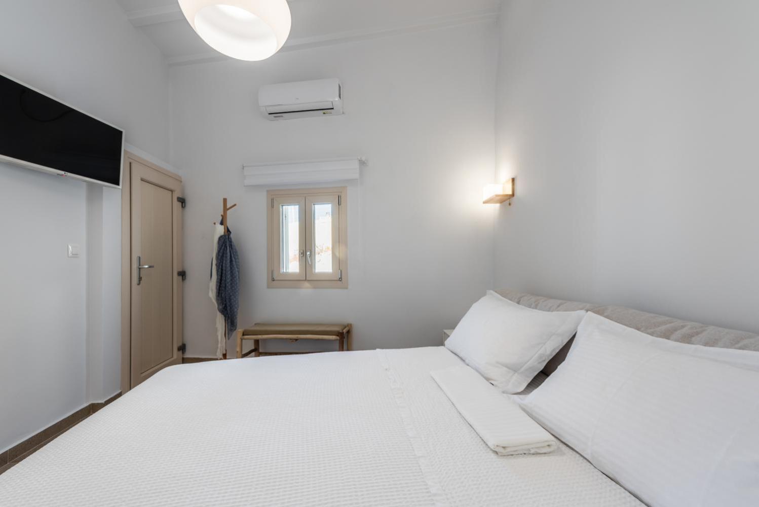 Anemi Suites Адамас Номер фото
