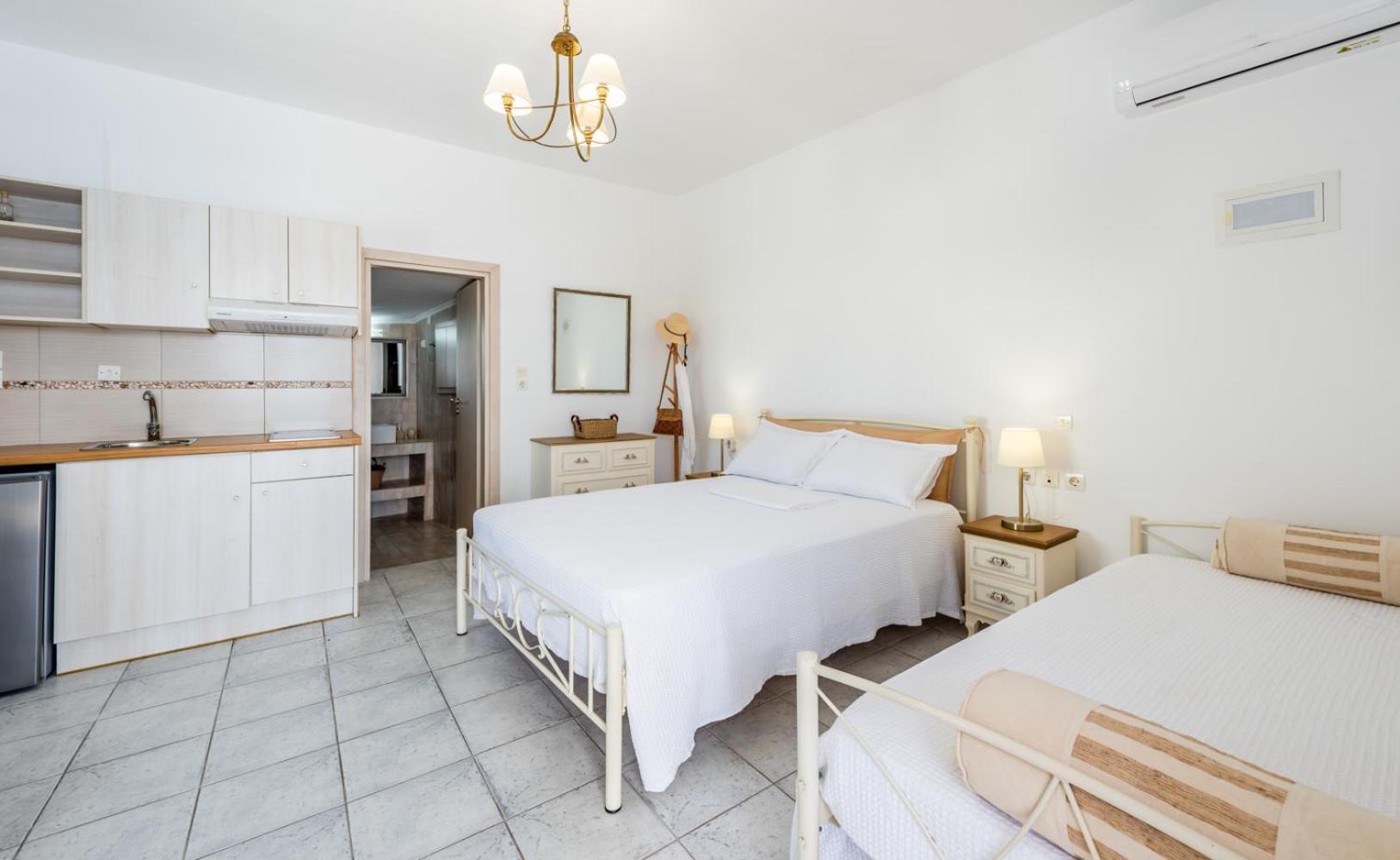 Anemi Suites Адамас Номер фото